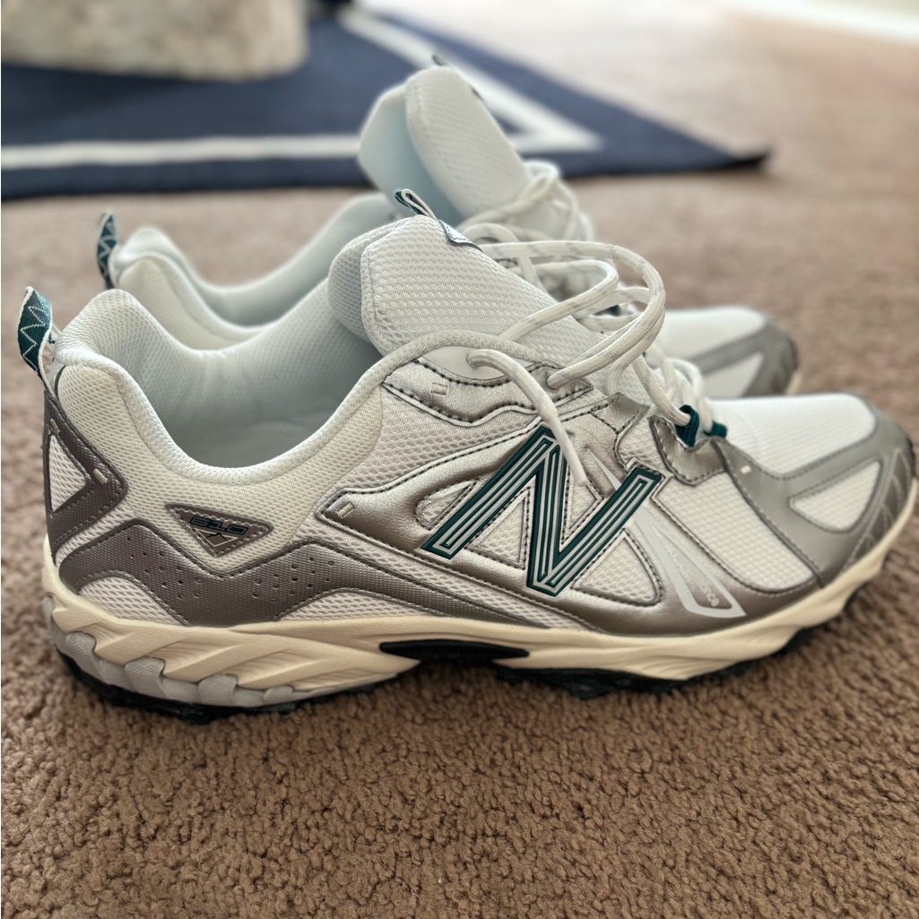 New Balance 610